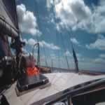 Velero y nubes, 6 Kb.